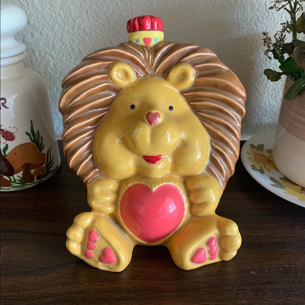 Brave Heart Lion large Ceramic Figurine